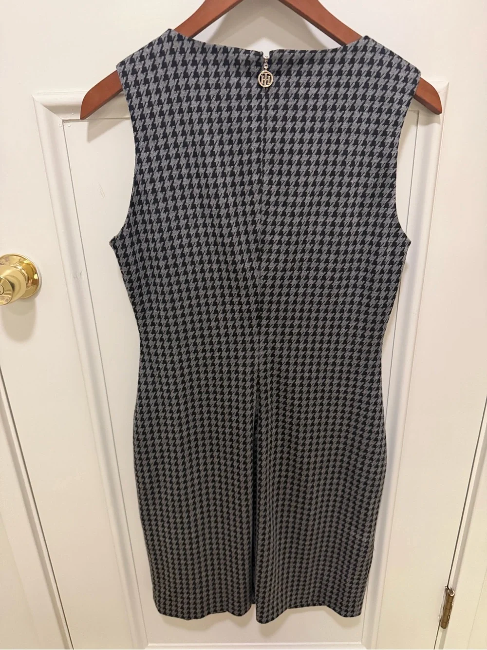 Tommy Hilfiger Sz 8 Houndstooth Sheath Dress with Red Floral Embroidery